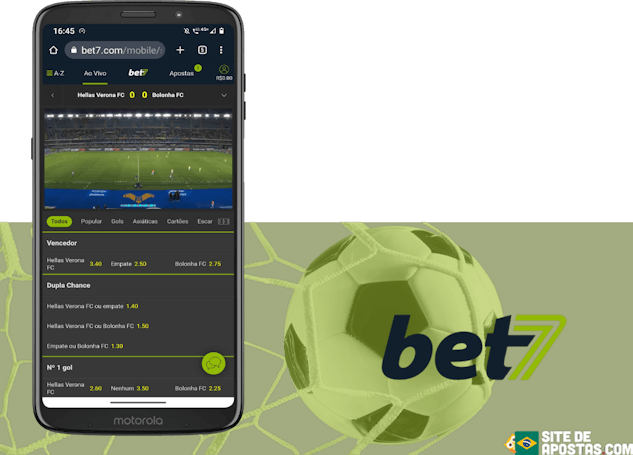Celular com a pagina de aposta ao vivo com a transmissao de uma partida de futebol