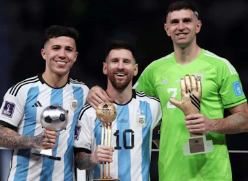Martinez messi e perez com premios individuais copa 2022