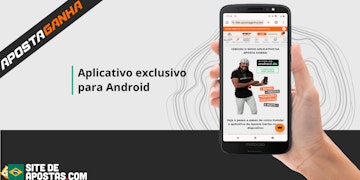 Celular com a tela de download do app Aposta Ganha