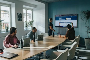 Equipa do Site de Apostas em reuniao