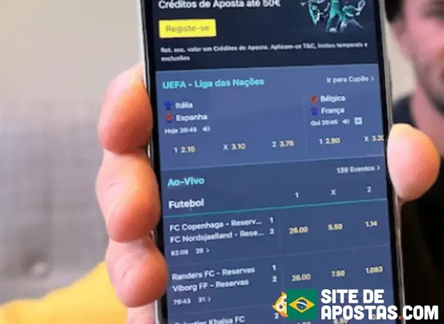 Especialista do Site de Apostas a avaliar a app da Bet365 Suica