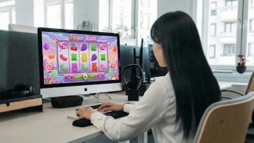 Stephanie pinheiro comprando bonus nas slots